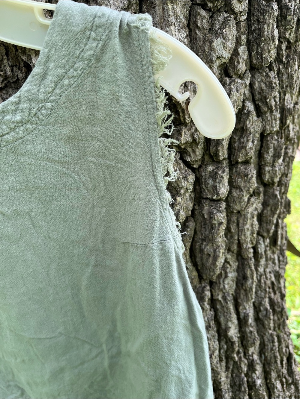 ⭐️Thread & Supply Frayed Hem Sleeveless Blouse in size S - Picture 2 of 6